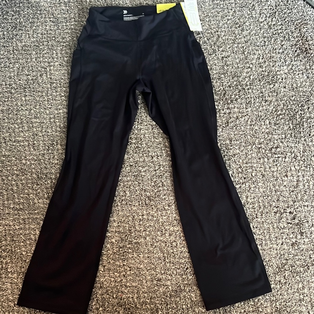 Black yoga pants